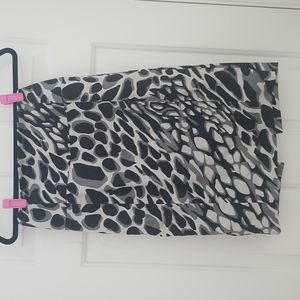 Skirt by Express Design Studio Black, White Size 2